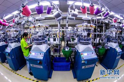 湖北郧阳:扶贫工厂织袜忙 织出增收新希望