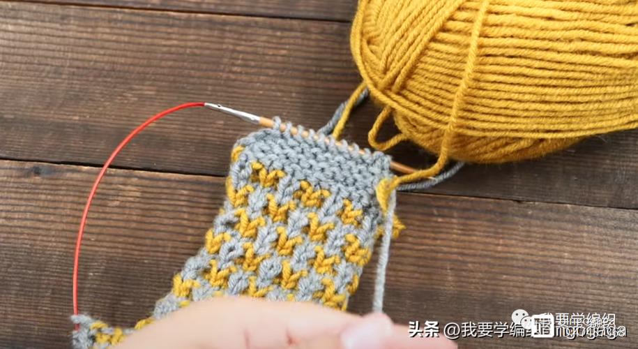 冷冬里保暖鞋袜织起来 提花地板鞋袜教程，学会了给家人织几双